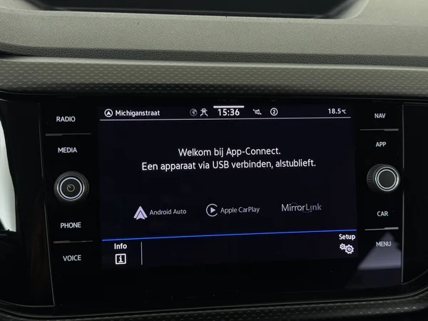VOLKSWAGEN T-Cross (2023) — foto 13 van 26