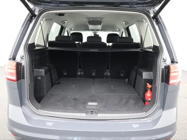 VOLKSWAGEN Touran (2023) — foto 4 van 23