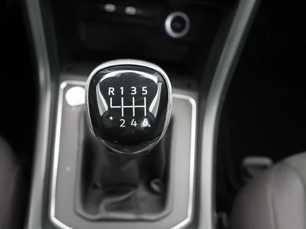 Volkswagen Touran (2023) — foto 9 van 25