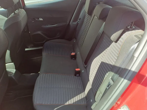 Peugeot 2008 (2021) — foto 7 van 27