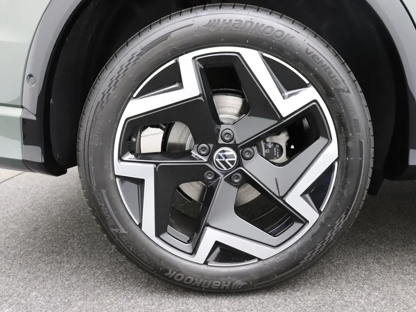 VOLKSWAGEN Tiguan (2025) — foto 3 van 20
