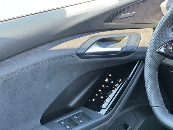AUDI Q6 e-tron (2025) — foto 7 van 24