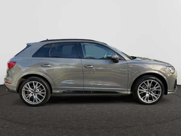 AUDI Q3 PHEV (2024) — foto 8 van 21