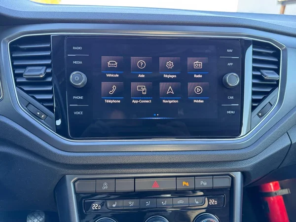 VOLKSWAGEN T-Roc Cabriolet (2020) — foto 2 van 14
