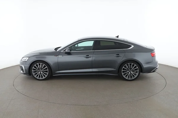 Audi A5 (2022) — foto 9 van 16