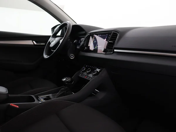 SKODA Karoq (2024) — foto 12 van 18