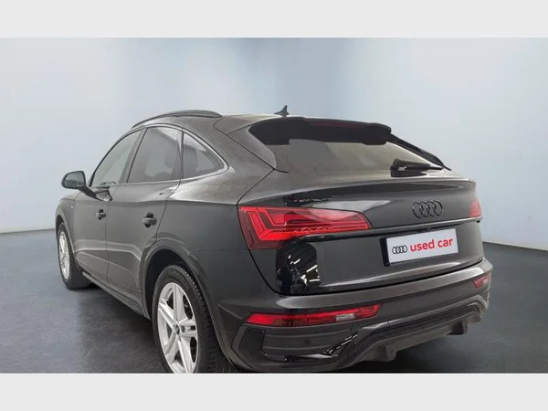 Audi Q5 Sportback (2022) — foto 33 van 36
