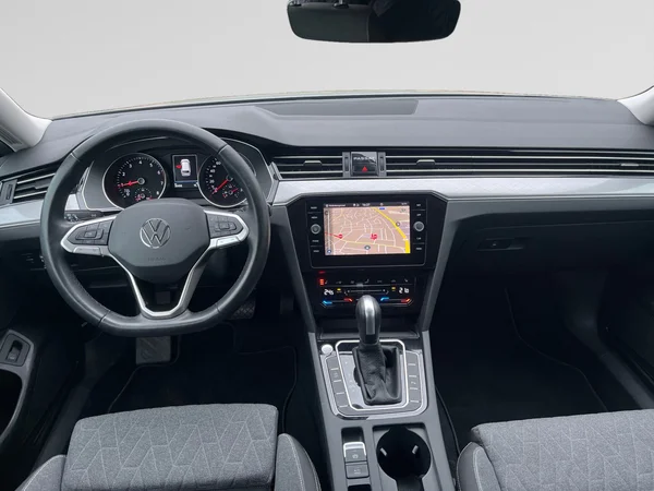VOLKSWAGEN Passat SW (2023) — foto 19 van 24