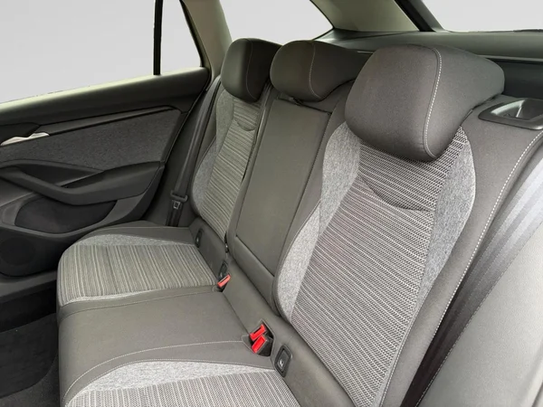 SKODA Superb Combi PHEV (2026) — foto 6 van 24