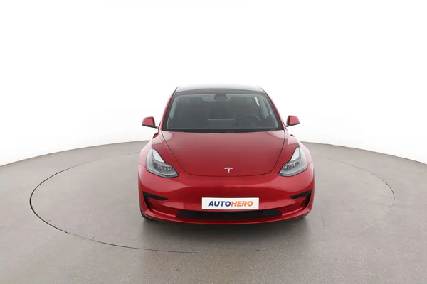 Tesla Model (2021) — foto 15 van 16