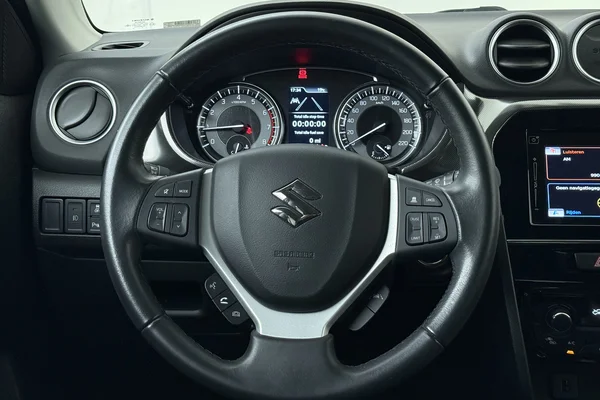 Suzuki Vitara (2024) — foto 2 van 16