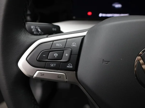 VOLKSWAGEN Golf VIII (2024) — foto 6 van 18