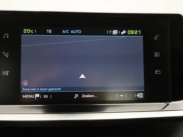 Peugeot e-2008 (2022) — foto 17 van 42