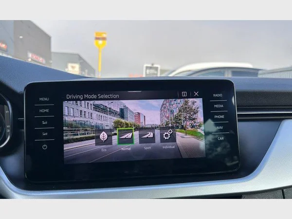 Skoda SCALA (2022) — foto 10 van 31