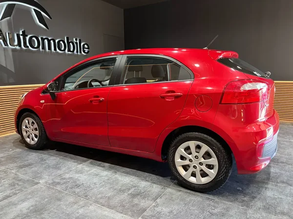 Kia Rio (2015) — foto 7 van 19