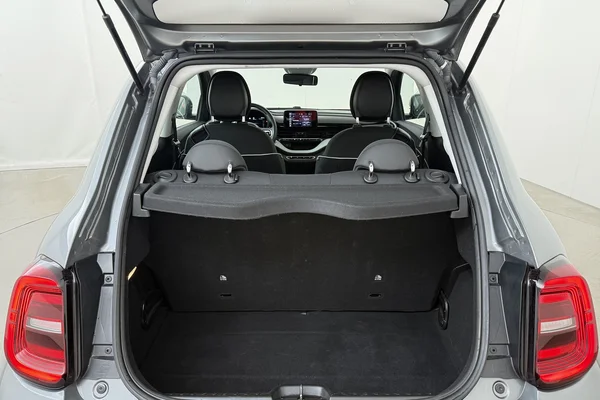 Fiat E-500 (2024) — foto 18 van 22