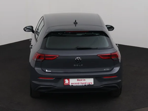VOLKSWAGEN Golf (2024) — foto 25 van 28