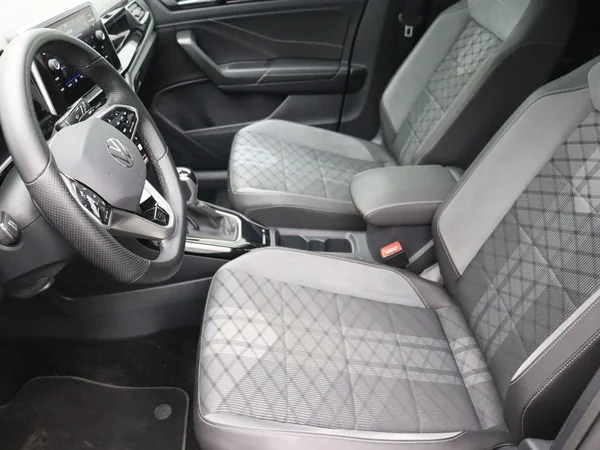 Volkswagen T-Roc (2022) — foto 3 van 28