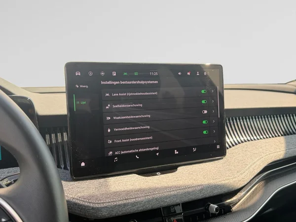 SKODA Superb Combi (2025) — foto 13 van 23