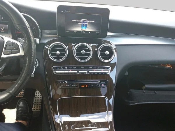 Mercedes-Benz GLC (2019) — foto 9 van 25