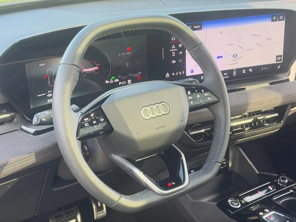 AUDI Q6 e-tron (2025) — foto 2 van 20