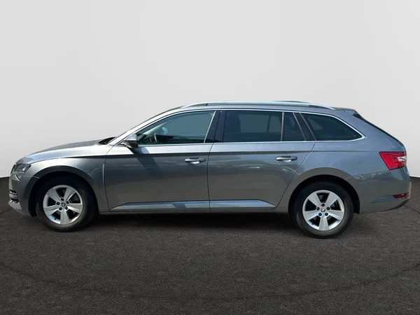 SKODA Superb Combi Dsl (2023) — foto 12 van 22