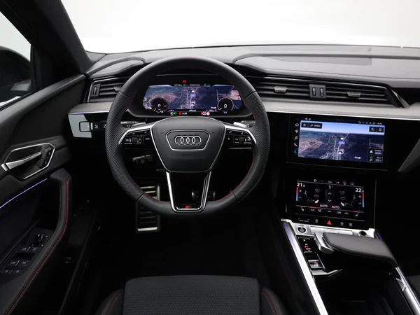 AUDI Q8 e-tron Sportback (2025) — foto 2 van 24