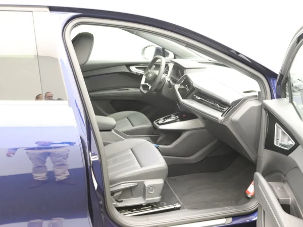 AUDI Q4 e-tron (2025) — foto 8 van 23
