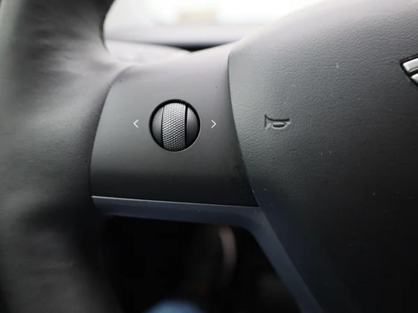 Tesla Model Y (2023) — foto 11 van 41