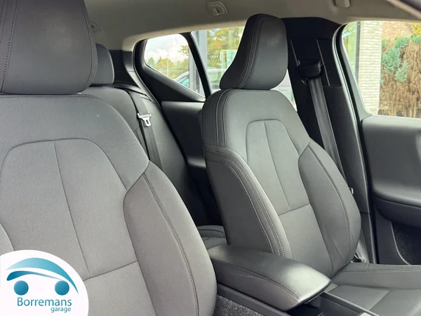 Volvo XC-40 (2020) — foto 4 van 44