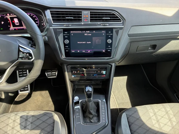 VOLKSWAGEN Tiguan (2022) — foto 4 van 24