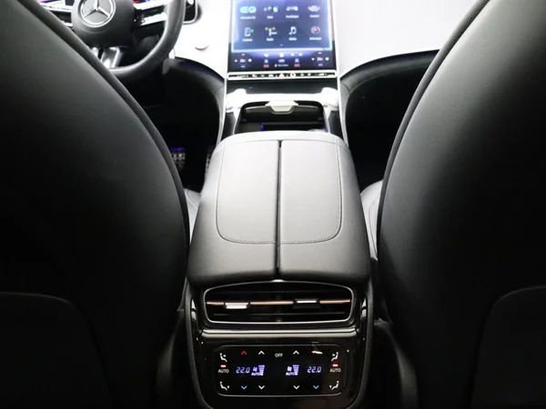 Mercedes-Benz EQE (2024) — foto 19 van 34