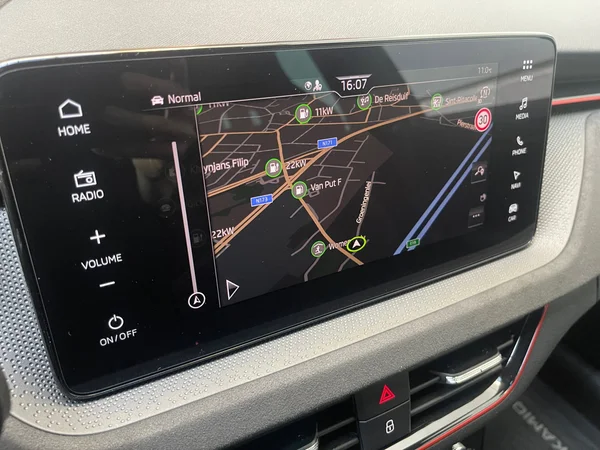 SKODA Kamiq (2025) — foto 9 van 12