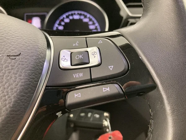 VOLKSWAGEN Touran (2019) — foto 10 van 36