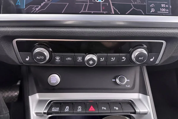 Audi Q3 (2019) — foto 7 van 35