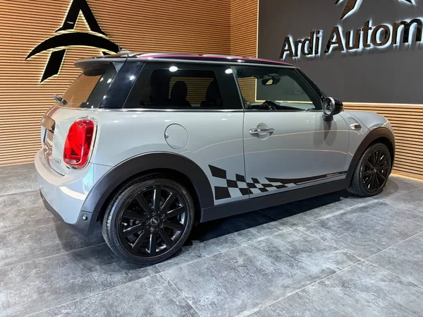 Mini Cooper (2019) — foto 14 van 22