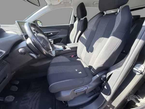Peugeot 3008 (2018) — foto 14 van 16