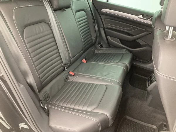 VOLKSWAGEN Passat Variant (2024) — foto 30 van 36