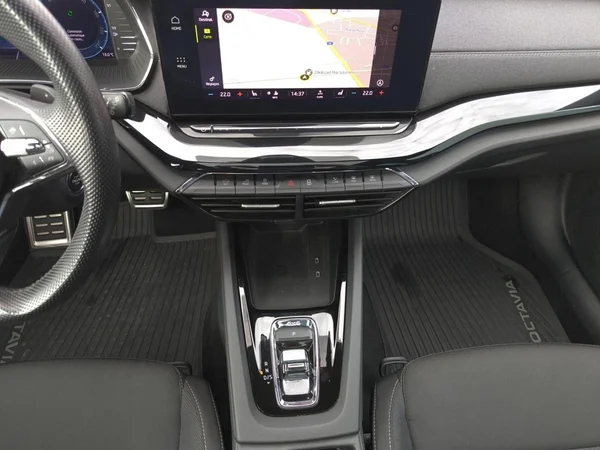 SKODA Octavia Combi Dsl (2025) — foto 9 van 31