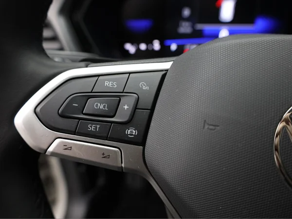 VOLKSWAGEN T-Cross (2024) — foto 6 van 17