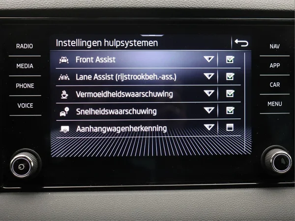 SKODA Karoq (2024) — foto 14 van 16