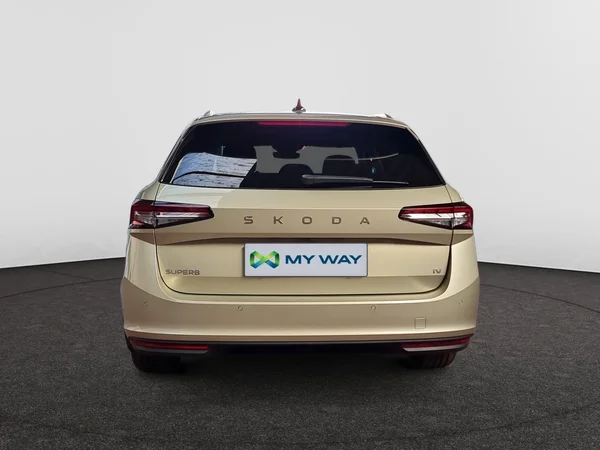 SKODA Superb Combi PHEV (2025) — foto 15 van 16