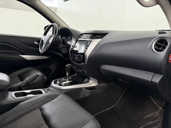 NISSAN Navara (2021) — foto 3 van 29