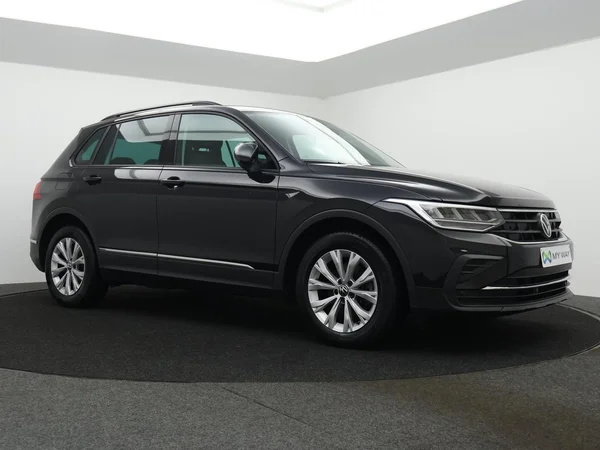 VOLKSWAGEN Tiguan (2022) — foto 25 van 25