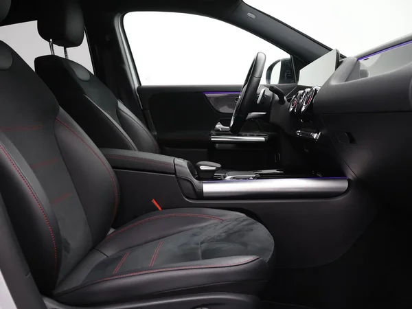 Mercedes-Benz GLA (2022) — foto 29 van 29
