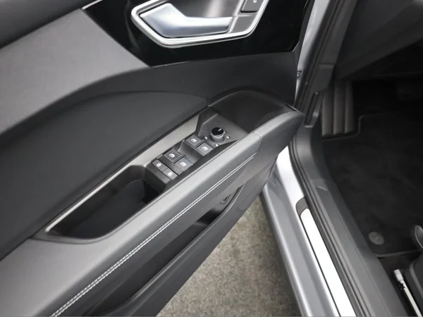 AUDI Q4 e-tron (2025) — foto 6 van 21
