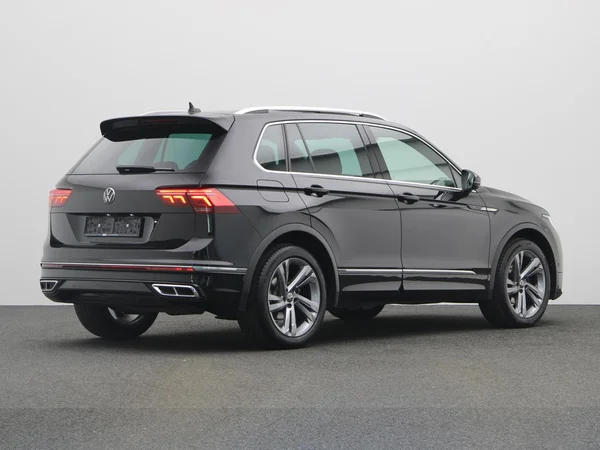 VOLKSWAGEN Tiguan (2021) — foto 12 van 23