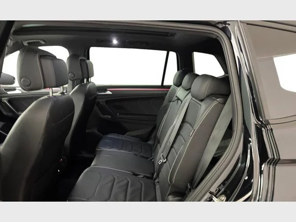 Volkswagen Tiguan Allspace (2023) — foto 3 van 40