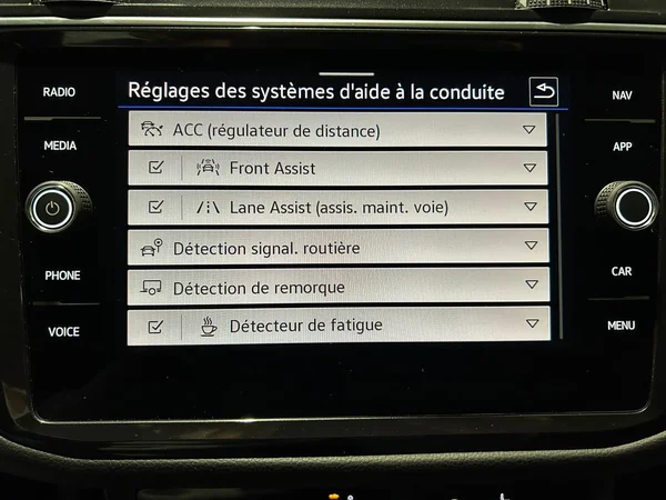 VOLKSWAGEN Tiguan (2022) — foto 6 van 22