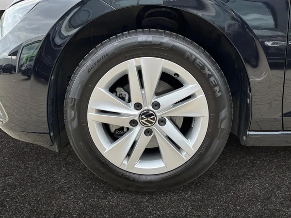 VOLKSWAGEN Golf VIII SW (2025) — foto 14 van 22